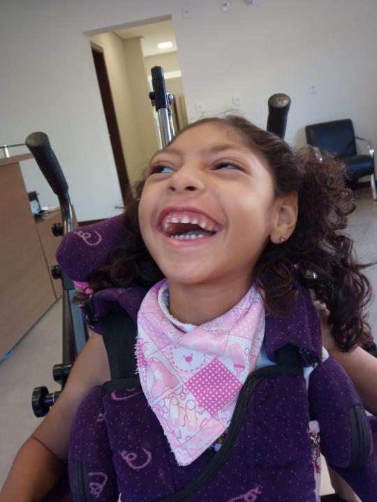 Foto 4 de 5 — Ajude a Irene: Família realiza campanha para conseguir nova cadeira de rodas para garotinha